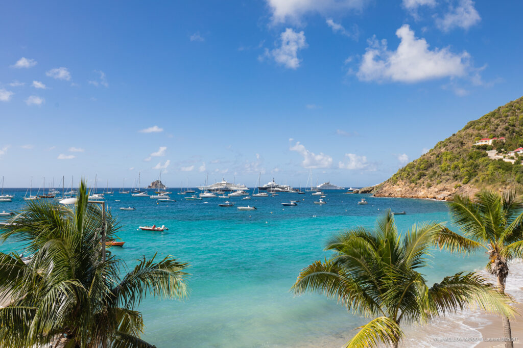 Crystal clear waters and bay in Saint-Barthélemy Corossol